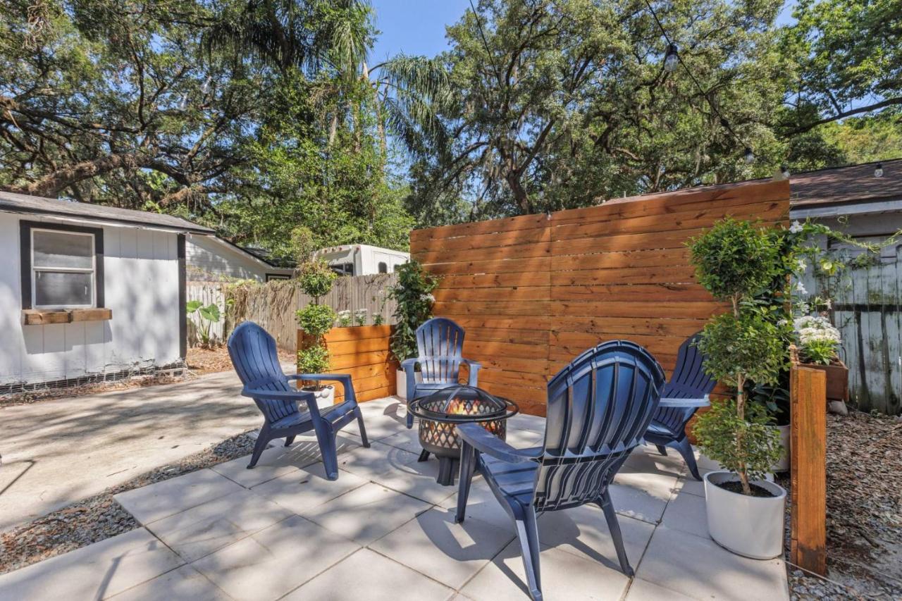 Treehouse Is A Quaint 2 Bedroom In An Up-And-Coming Part Of Town, Pet Friendly With Fenced Yard And Lounge Area That Is Close To Downtown แทมปา ภายนอก รูปภาพ
