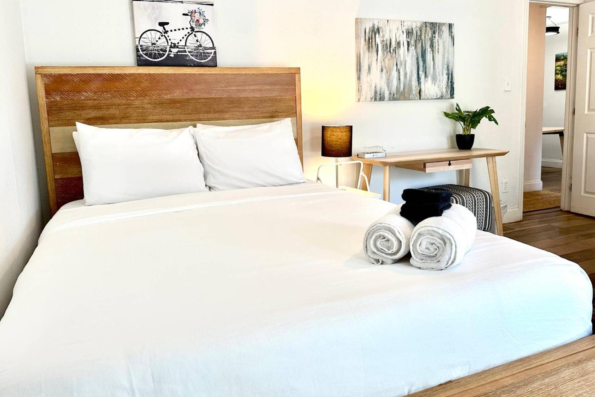 Treehouse Is A Quaint 2 Bedroom In An Up-And-Coming Part Of Town, Pet Friendly With Fenced Yard And Lounge Area That Is Close To Downtown แทมปา ภายนอก รูปภาพ