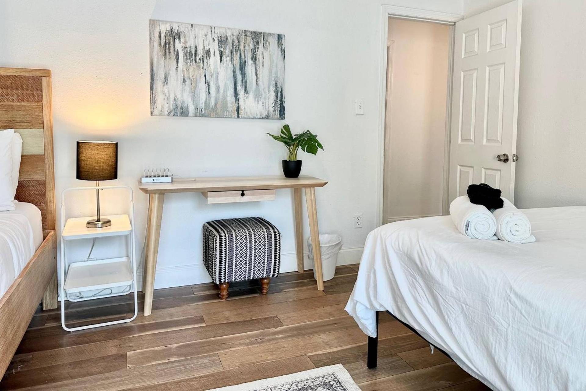 Treehouse Is A Quaint 2 Bedroom In An Up-And-Coming Part Of Town, Pet Friendly With Fenced Yard And Lounge Area That Is Close To Downtown แทมปา ภายนอก รูปภาพ